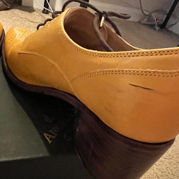 Miss Button Midheel - Picture 10 of 13